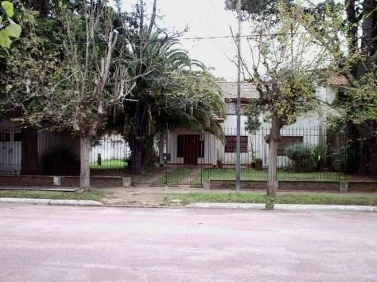 3 bedrooms House in Mar del Plata, Argentina No. 68500