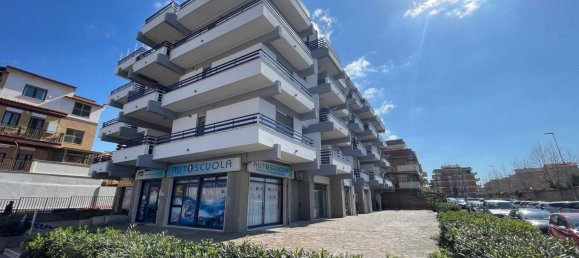 Квартира с 3 комнатами в Помеция, Италия № 69203 2