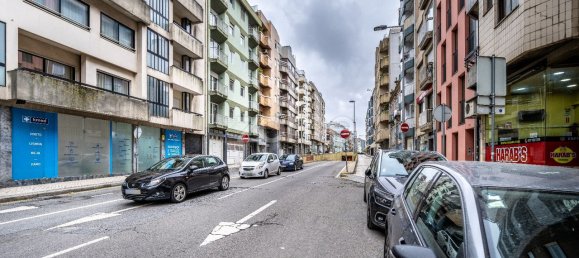 Propiedad comercial en Porto, Portugal 1000 m² No. 15859 27