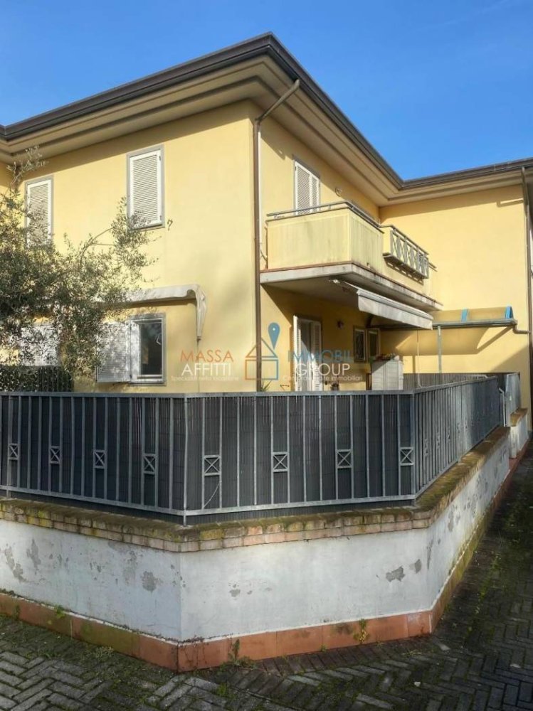 2 bedrooms Apartment in Massa, Italy No. 48654
