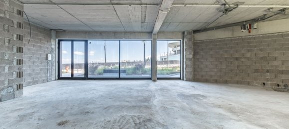 309m² Commercial property in Funchal, Portugal No. 190004 9