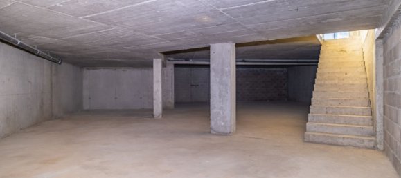 309m² Commercial property in Funchal, Portugal No. 190004 14