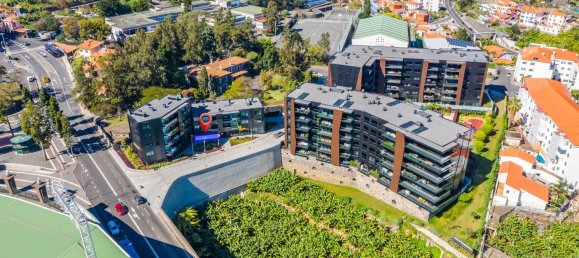 309m² Commercial property in Funchal, Portugal No. 190004 2