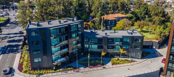 309m² Commercial property in Funchal, Portugal No. 190004 5