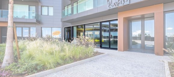 309m² Commercial property in Funchal, Portugal No. 190004 18