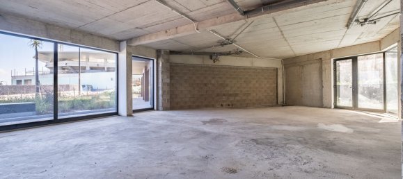 309m² Commercial property in Funchal, Portugal No. 190004 7