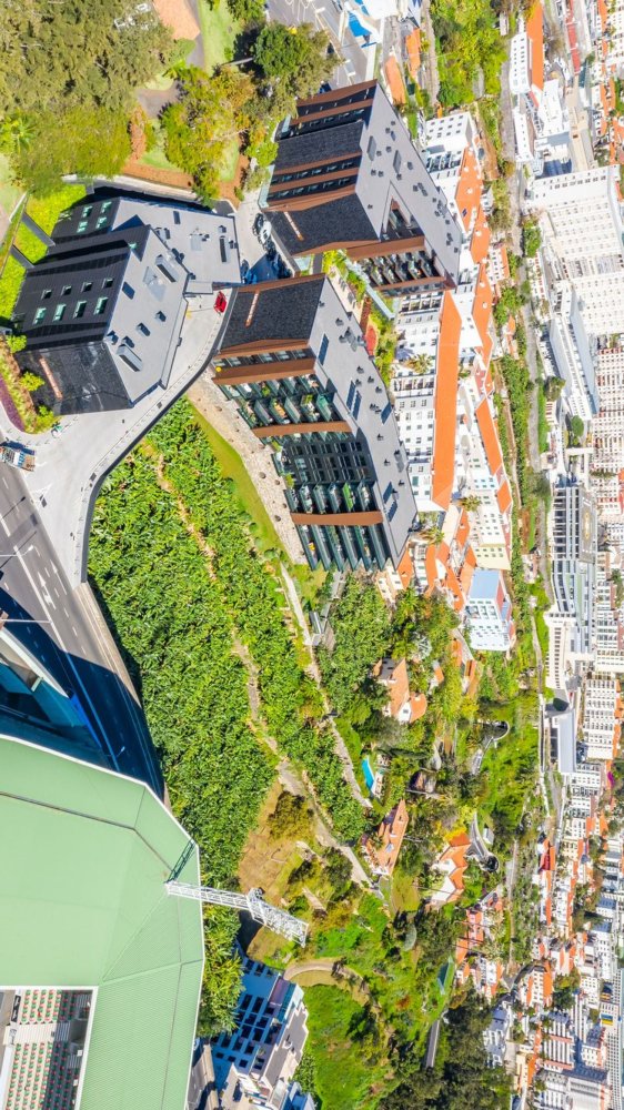 309m² Commercial property in Funchal, Portugal No. 190004