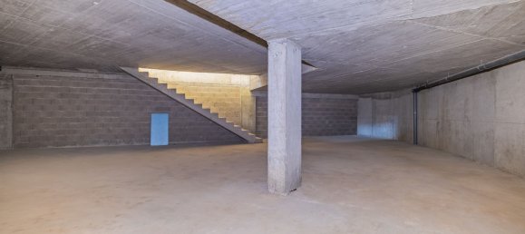 309m² Commercial property in Funchal, Portugal No. 190004 15