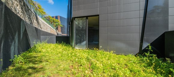 309m² Commercial property in Funchal, Portugal No. 190004 12