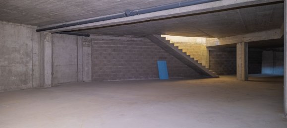 309m² Commercial property in Funchal, Portugal No. 190004 16