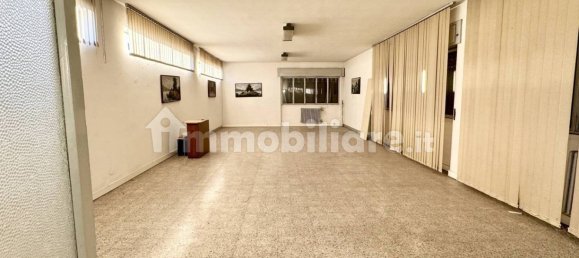 Propiedad comercial de 5 habitaciónes en Locate Varesino, Italy No. 111684 12