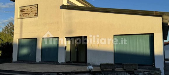 Propiedad comercial de 5 habitaciónes en Locate Varesino, Italy No. 111684 14