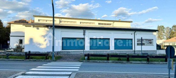 Propiedad comercial de 5 habitaciónes en Locate Varesino, Italy No. 111684 4