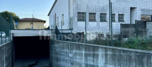 Propiedad comercial de 5 habitaciónes en Locate Varesino, Italy No. 111684 8