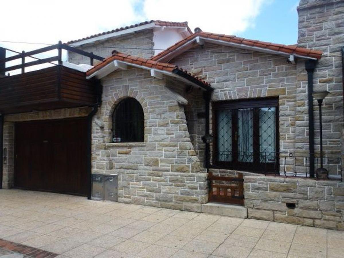 3 bedrooms House in Mar del Plata, Argentina No. 84926