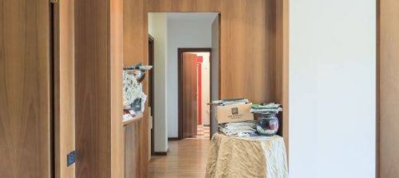 3 bedrooms Apartment in Massa, Italy No. 188910 8