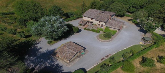 5 bedrooms House in Cetona, Italy No. 57857 3