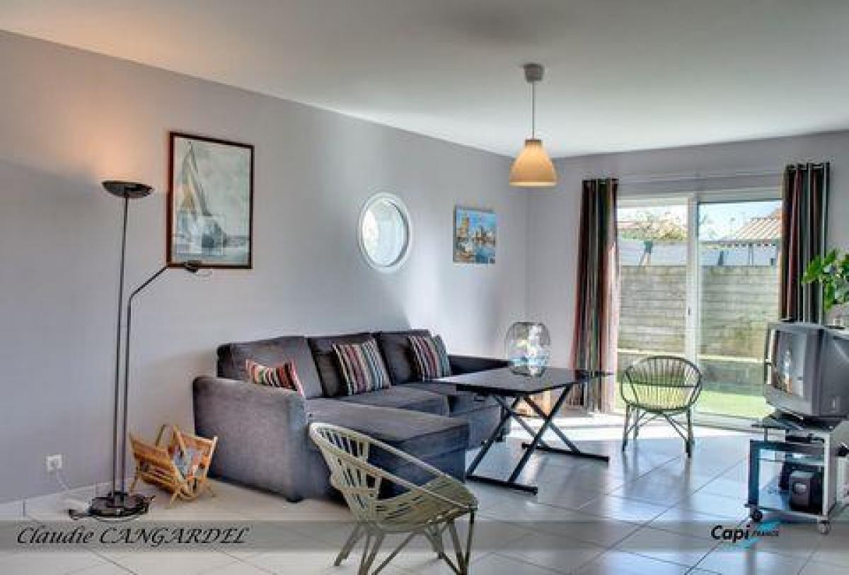 Casa de 3 dormitorios en La Rochelle, France No. 27749