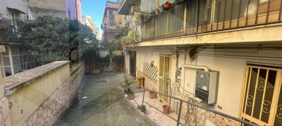 88m² Garage in Naples, Italy No. 26537 2