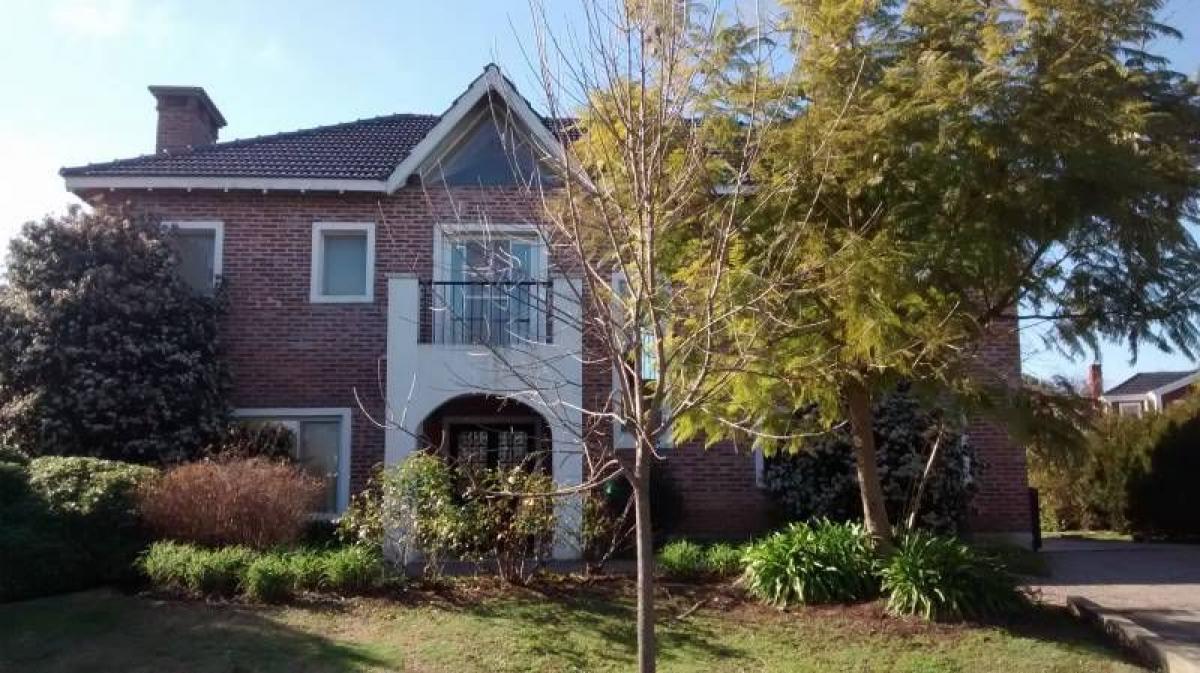 4 bedrooms House in Pilar, Argentina No. 21284