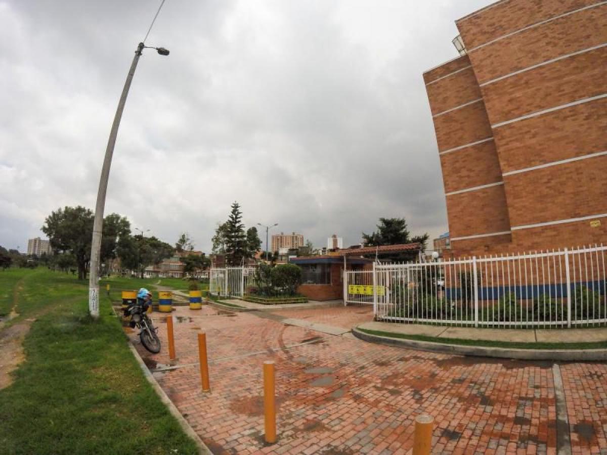 Дом с 3 спальнями в Богота, Колумбия № 14488