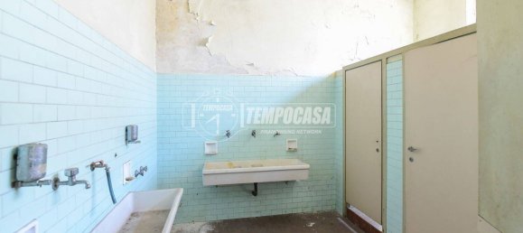 5 rooms Commercial property in Como, Italy No. 279660 4
