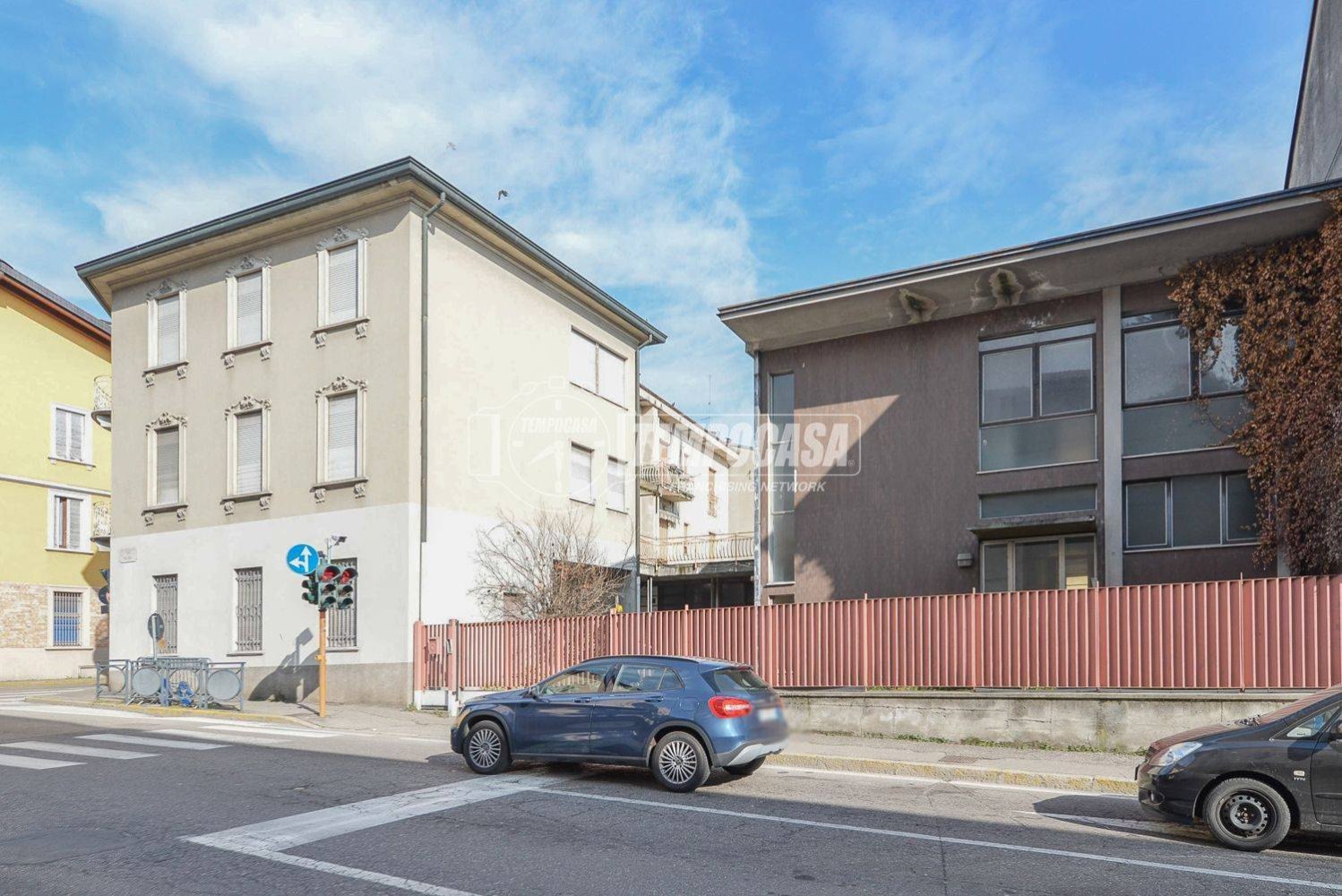 5 rooms Commercial property in Como, Italy No. 279660