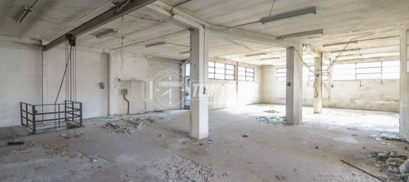 5 rooms Commercial property in Como, Italy No. 279660 3
