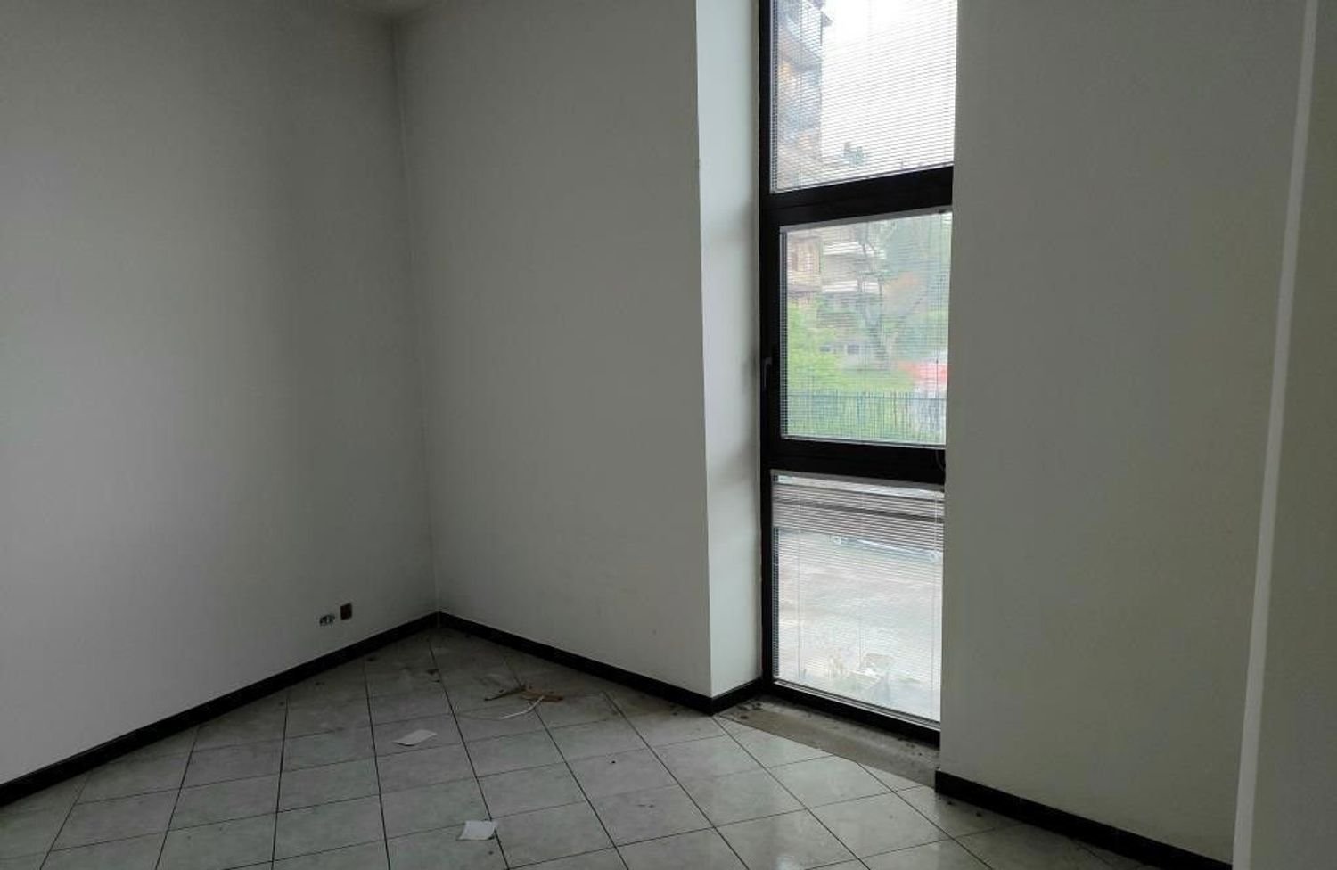 74m² Office in Avellino, Italy No. 106813