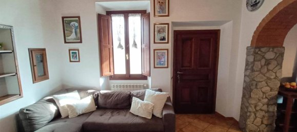 4 rooms House in Vicchio, Italy No. 33808 7