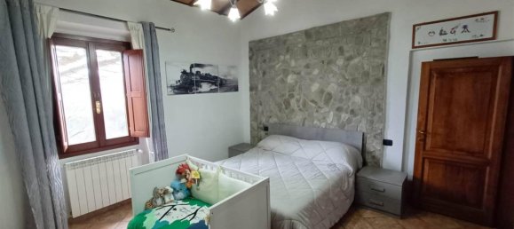 4 rooms House in Vicchio, Italy No. 33808 24