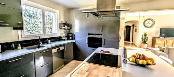 Villa de 5 dormitorios en Lauris, France No. 342593 4