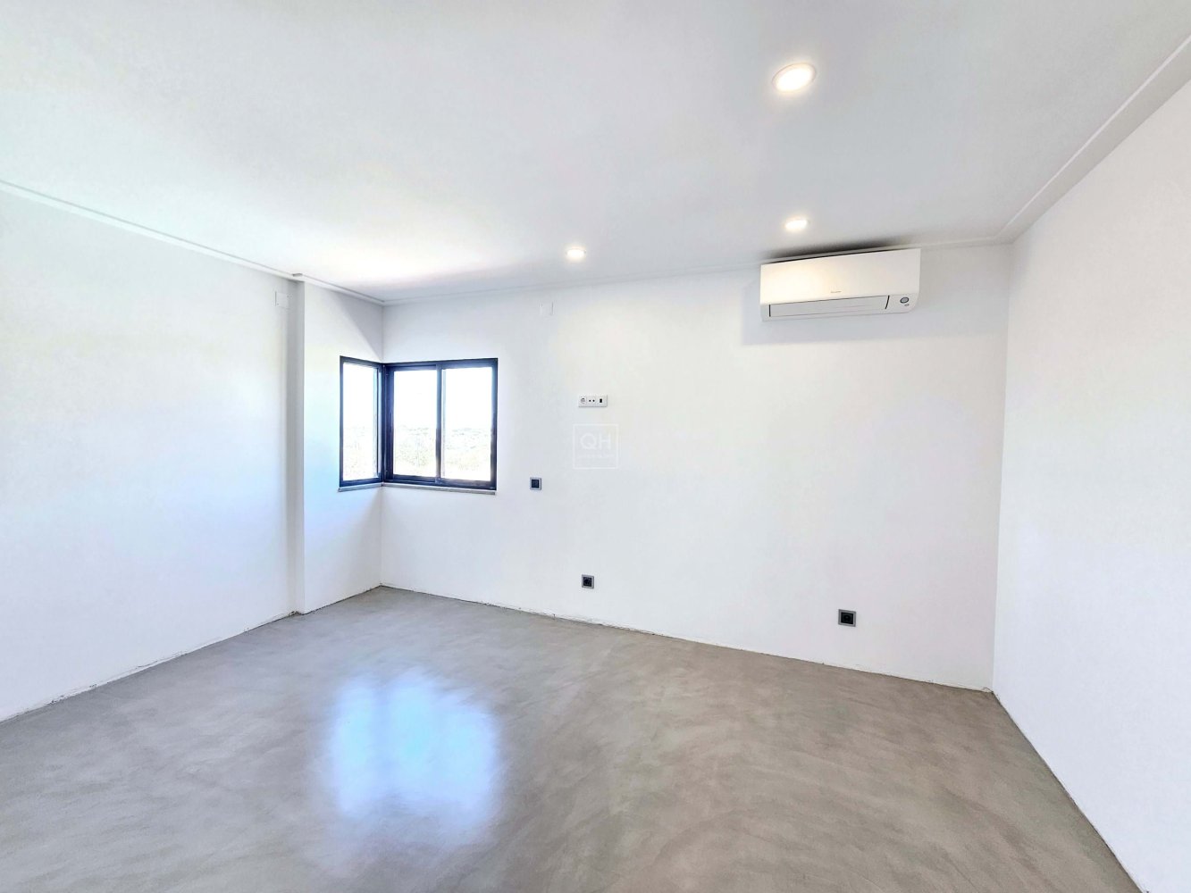 7 bedrooms Villa in Quarteira, Portugal No. 31906