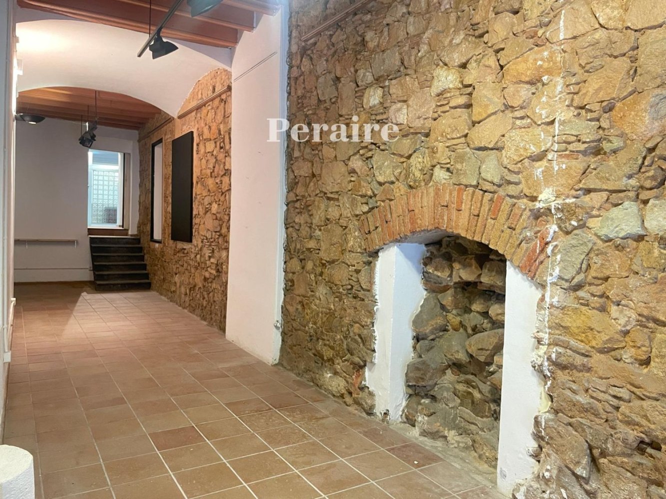 Коммерческая недвижимость 94м² в Старый город, Испания № 215830