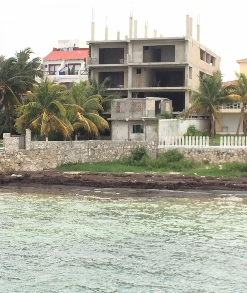 800m² Building in Mexico No. 201044