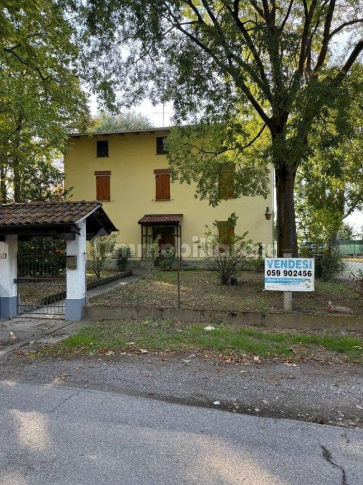 3 bedrooms Villa in San Prospero, Italy No. 330239