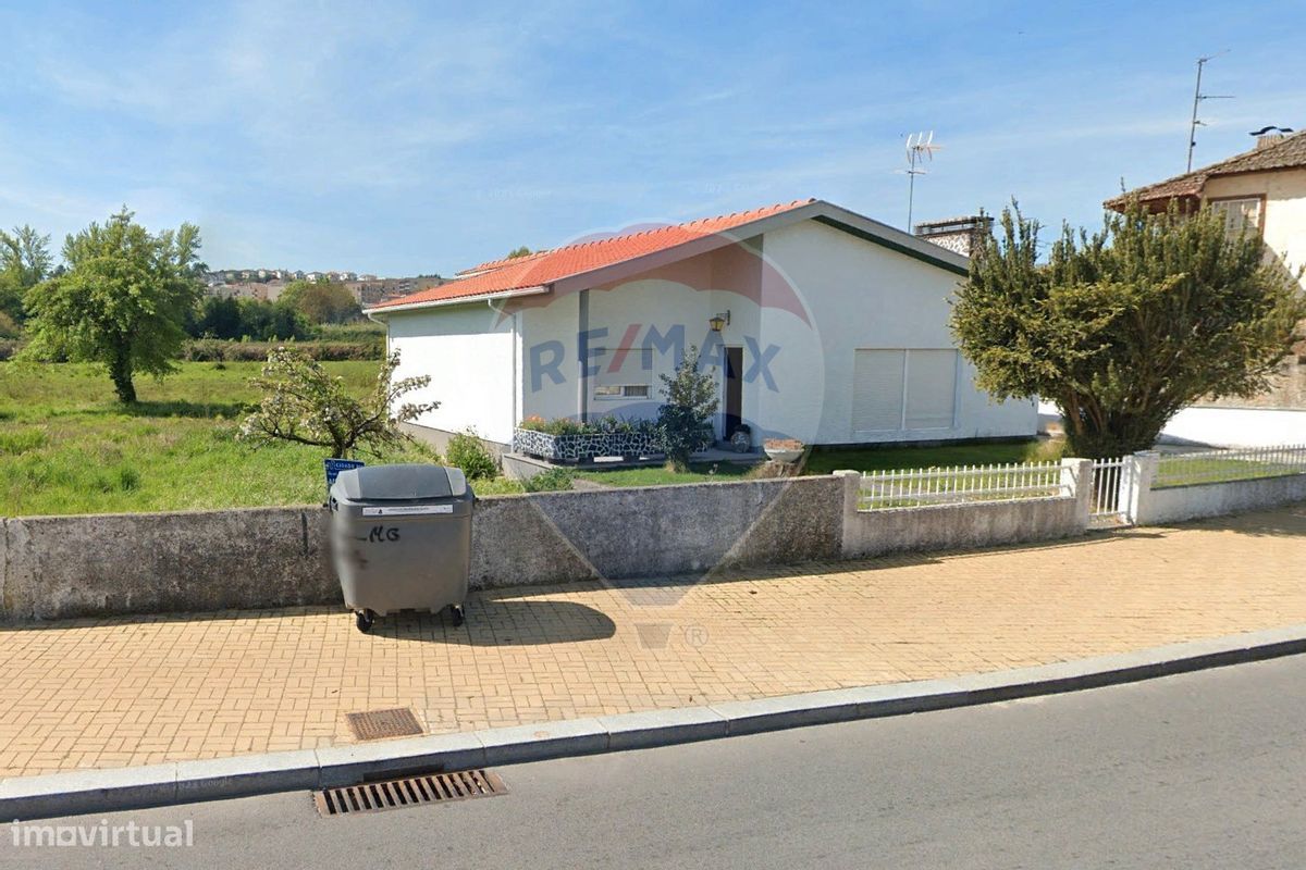 Casa de 3 dormitorios en Chaves, Portugal No. 185088