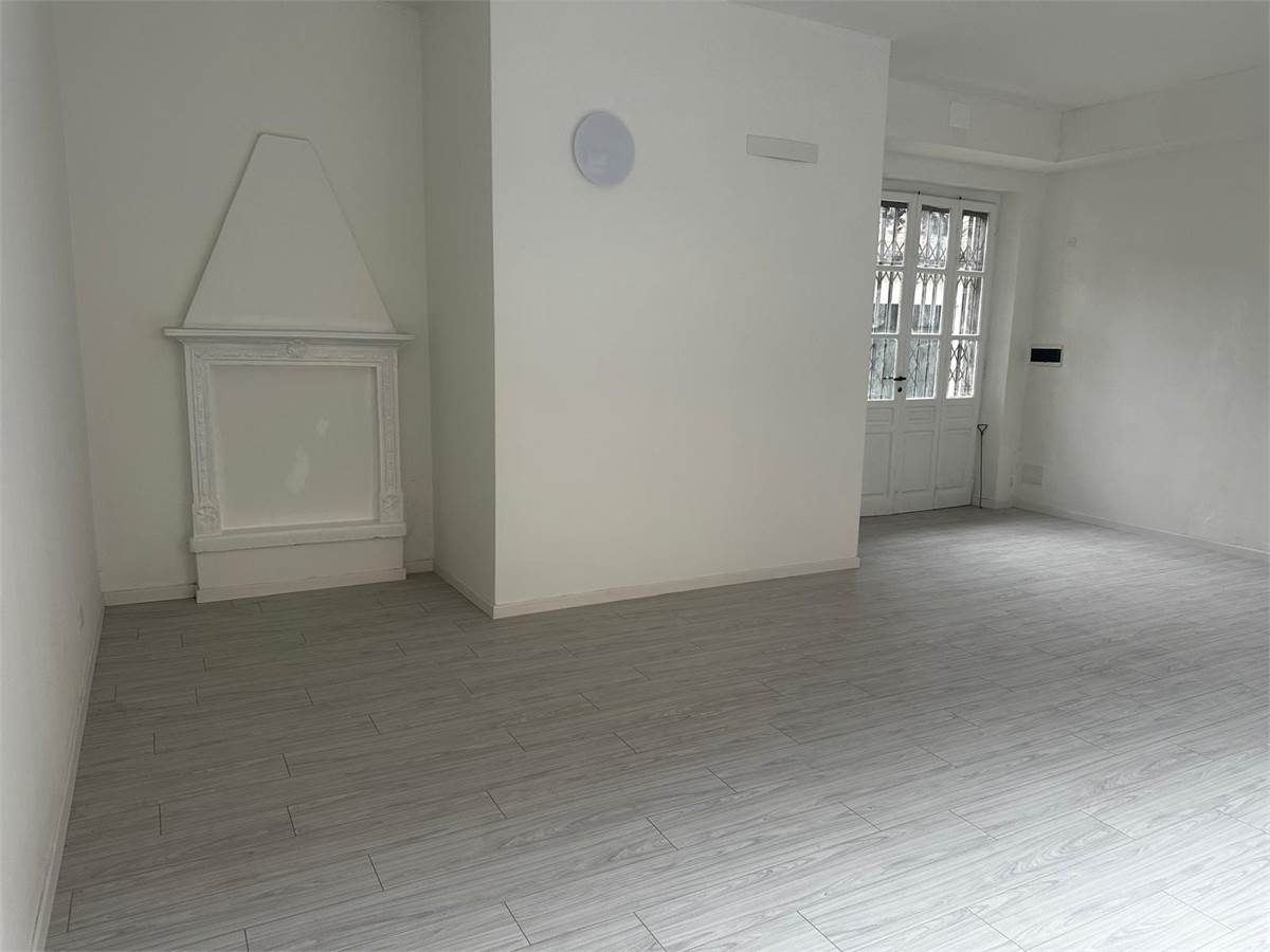 1غرفة عقار تجاري في Bovisio Masciago, Italy رقم 137753