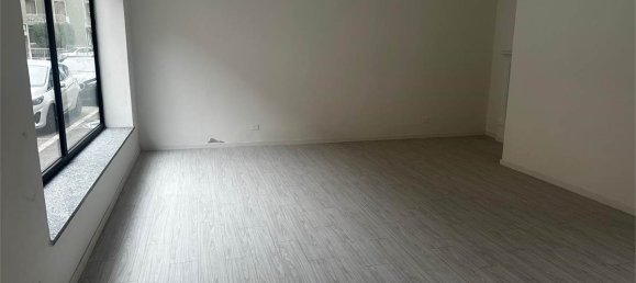 Imóvel comercial de 1 divisão em Bovisio Masciago, Italy N.º 137753 6