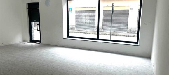 Imóvel comercial de 1 divisão em Bovisio Masciago, Italy N.º 137753 2