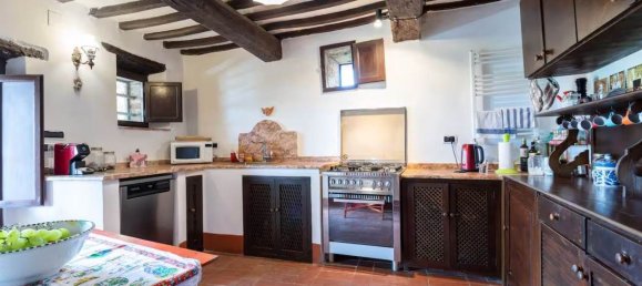12 rooms House in Castiglione del Lago, Italy No. 56043 28