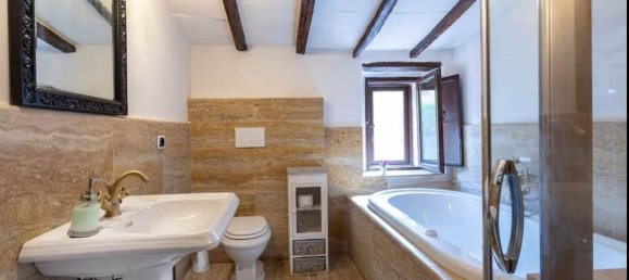 12 rooms House in Castiglione del Lago, Italy No. 56043 10