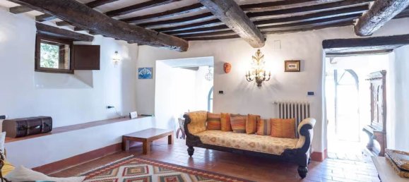 12 rooms House in Castiglione del Lago, Italy No. 56043 24