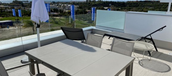 2 bedrooms Penthouse in Estepona, Spain No. 33945 5