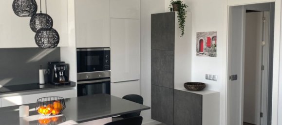 2 bedrooms Penthouse in Estepona, Spain No. 33945 8