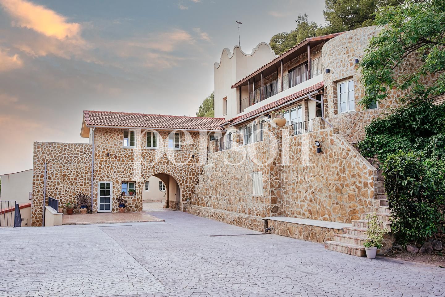 16 bedrooms House in Estivella, Spain No. 254229