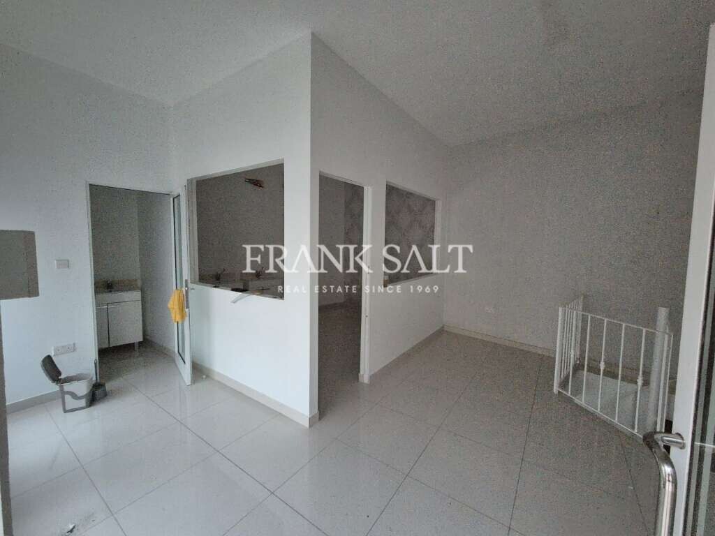 58m² Shop in Naxxar, Malta No. 12495