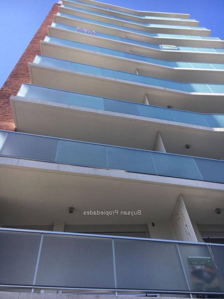 Apartamento de 2 dormitorios en Montevideo, Uruguay No. 3185