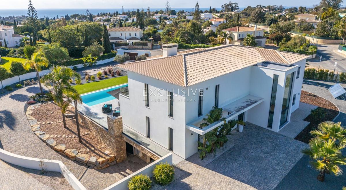 4 bedrooms Villa in Lagoa, Portugal No. 7735