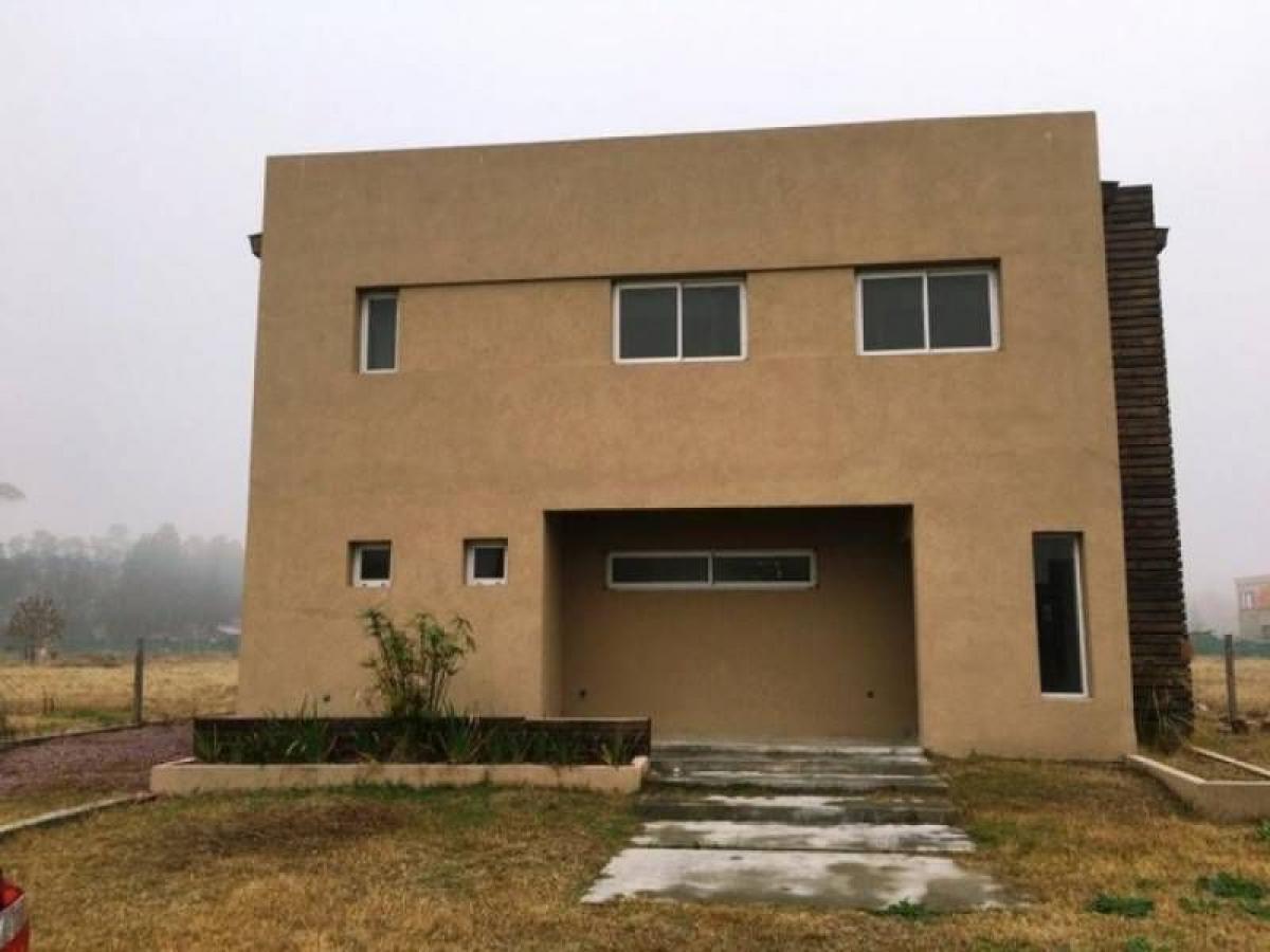 Casa de 3 dormitorios en Pilar, Argentina No. 96098